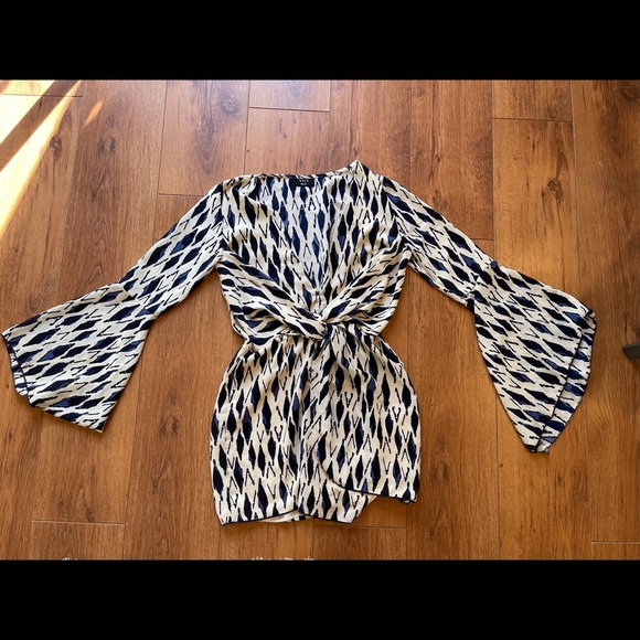 Vici blue and white twist dress - Picture 6 of 6